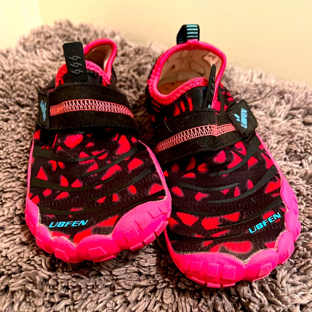 Kids water shoes 💧 👟 🏖️